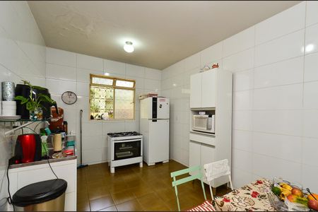 Casa à venda com 210m², 7 quartos e 4 vagas Casa à venda com 210m², 7 quartos e 4 vagasCozinha Casa 2