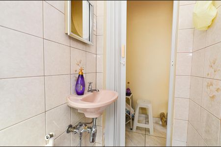 Casa à venda com 210m², 7 quartos e 4 vagas Casa à venda com 210m², 7 quartos e 4 vagasBanheiro Social Casa 1