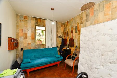 Casa à venda com 210m², 7 quartos e 4 vagas Casa à venda com 210m², 7 quartos e 4 vagasQuarto 1 Casa 2