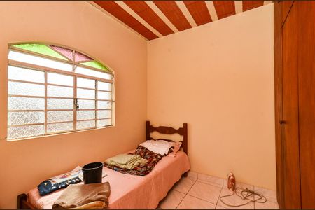 Casa à venda com 210m², 7 quartos e 4 vagas Casa à venda com 210m², 7 quartos e 4 vagasQuarto 2 Casa 1