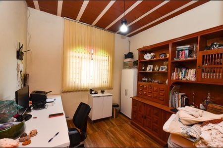 Casa à venda com 210m², 7 quartos e 4 vagas Casa à venda com 210m², 7 quartos e 4 vagasQuarto 2 Casa 2