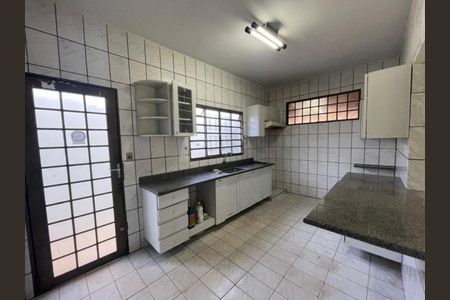 cozinha de casa para alugar com 3 quartos, 170m² em Brasil, Uberlândia