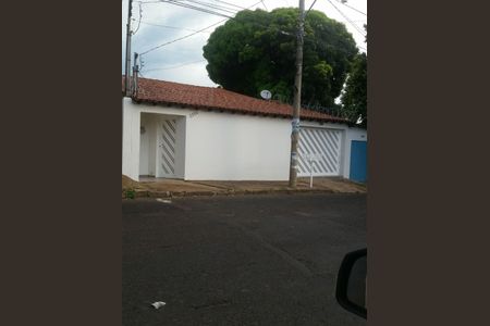 Casa para alugar com 170m², 3 quartos e 2 vagasFachada