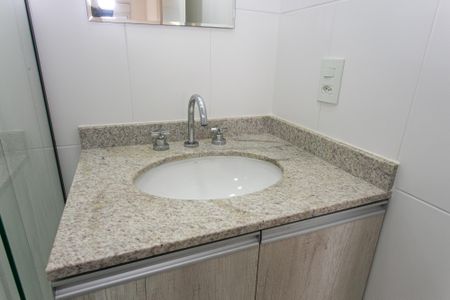 Apartamento à venda com 67m², 2 quartos e 1 vaga Apartamento à venda com 67m², 2 quartos e 1 vagaBanheiro Social