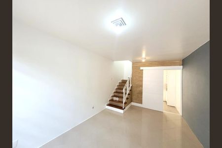 Casa à venda com 121m², 2 quartos e 2 vagas