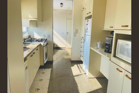 Apartamento à venda com 4 quartos, 198m² em Vila Suzana, São Paulo