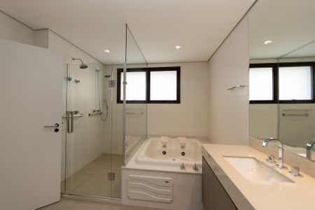 Apartamento à venda com 278m², 3 quartos e 5 vagasBanheiro suite master