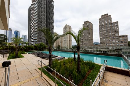 Apartamento à venda com 278m², 3 quartos e 5 vagasÁrea comum - Piscina