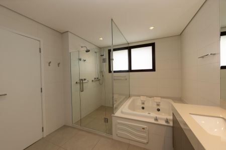 Apartamento à venda com 278m², 3 quartos e 5 vagasBanheiro suite master