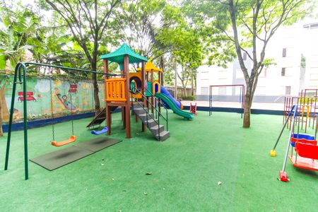 Apartamento para alugar com 65m², 2 quartos e 1 vaga Apartamento para alugar com 65m², 2 quartos e 1 vagaÁrea comum - Playground