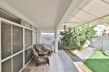 Casa à venda com 380m², 4 quartos e 4 vagas