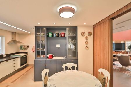 Casa à venda com 380m², 4 quartos e 4 vagas