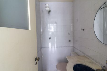 Casa à venda com 242m², 4 quartos e 4 vagas Casa à venda com 242m², 4 quartos e 4 vagasBanheiro de Serviço