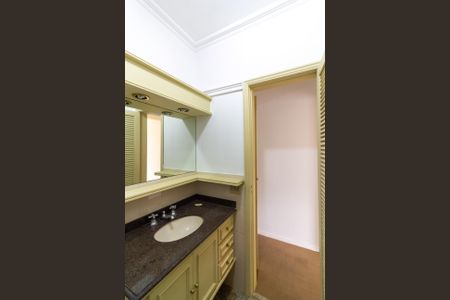 Casa à venda com 242m², 4 quartos e 4 vagas Casa à venda com 242m², 4 quartos e 4 vagasBanheiro Suíte 2