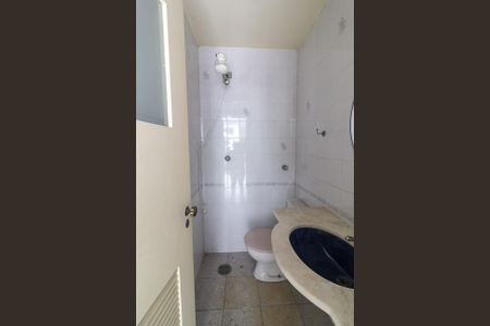 Casa à venda com 242m², 4 quartos e 4 vagas Casa à venda com 242m², 4 quartos e 4 vagasBanheiro de Serviço