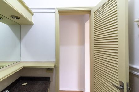 Casa à venda com 242m², 4 quartos e 4 vagas Casa à venda com 242m², 4 quartos e 4 vagasBanheiro Suíte 2