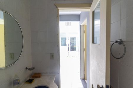 Casa à venda com 242m², 4 quartos e 4 vagas Casa à venda com 242m², 4 quartos e 4 vagasBanheiro de Serviço