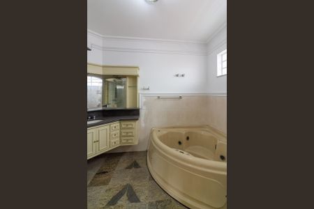 Casa à venda com 242m², 4 quartos e 4 vagas Casa à venda com 242m², 4 quartos e 4 vagasBanheiro Suíte 1