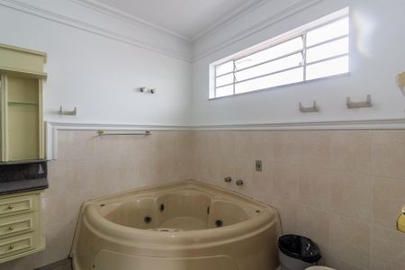 Casa à venda com 242m², 4 quartos e 4 vagas Casa à venda com 242m², 4 quartos e 4 vagasBanheiro Suíte 1