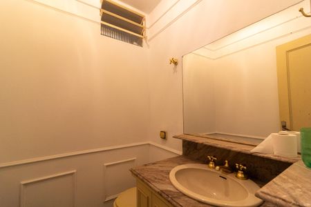 Casa à venda com 242m², 4 quartos e 4 vagas Casa à venda com 242m², 4 quartos e 4 vagasLavabo