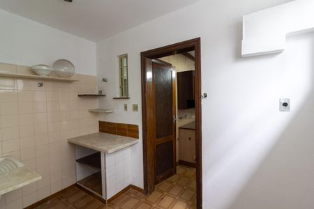 Casa à venda com 242m², 4 quartos e 4 vagas Casa à venda com 242m², 4 quartos e 4 vagasÁrea de Serviço