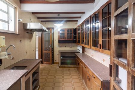 Casa à venda com 242m², 4 quartos e 4 vagas Casa à venda com 242m², 4 quartos e 4 vagasCozinha