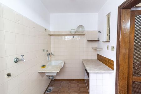 Casa à venda com 242m², 4 quartos e 4 vagas Casa à venda com 242m², 4 quartos e 4 vagasÁrea de Serviço