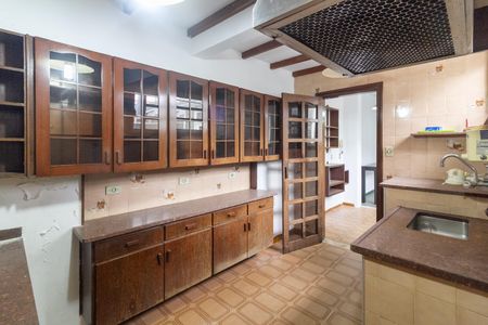 Casa à venda com 242m², 4 quartos e 4 vagas Casa à venda com 242m², 4 quartos e 4 vagasCozinha