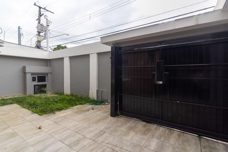 Casa à venda com 242m², 4 quartos e 4 vagas Casa à venda com 242m², 4 quartos e 4 vagasGaragem