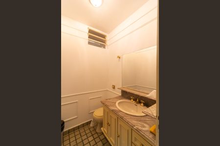 Casa à venda com 242m², 4 quartos e 4 vagas Casa à venda com 242m², 4 quartos e 4 vagasLavabo