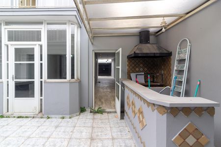 Casa à venda com 242m², 4 quartos e 4 vagas Casa à venda com 242m², 4 quartos e 4 vagasÁrea Gourmet e Quintal