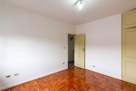 Casa à venda com 242m², 4 quartos e 4 vagas Casa à venda com 242m², 4 quartos e 4 vagasQuarto 1