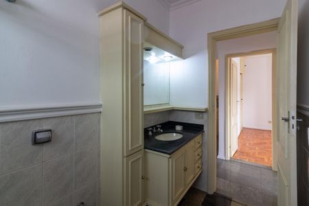 Casa à venda com 242m², 4 quartos e 4 vagas Casa à venda com 242m², 4 quartos e 4 vagasBanheiro Social