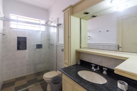 Casa à venda com 242m², 4 quartos e 4 vagas Casa à venda com 242m², 4 quartos e 4 vagasBanheiro Social