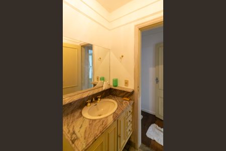 Casa à venda com 242m², 4 quartos e 4 vagas Casa à venda com 242m², 4 quartos e 4 vagasLavabo