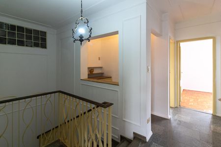 Casa à venda com 242m², 4 quartos e 4 vagas Casa à venda com 242m², 4 quartos e 4 vagasHall de distribuição