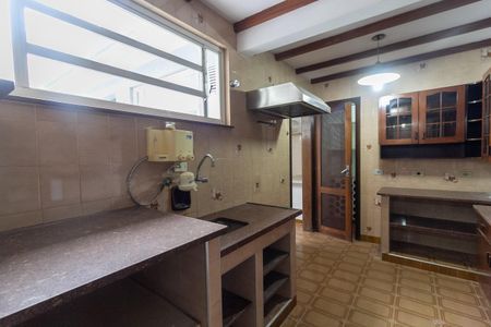 Casa à venda com 242m², 4 quartos e 4 vagas Casa à venda com 242m², 4 quartos e 4 vagasCozinha
