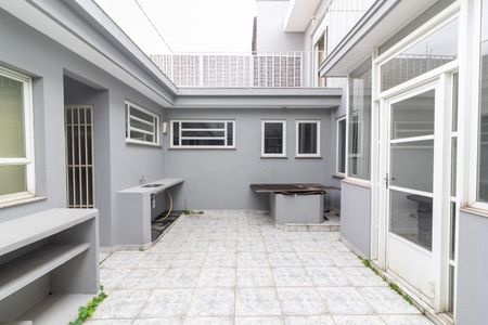 Casa à venda com 242m², 4 quartos e 4 vagas Casa à venda com 242m², 4 quartos e 4 vagasÁrea Gourmet e Quintal