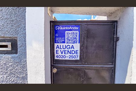 Casa à venda com 269m², 4 quartos e 6 vagasFachada casa com placa