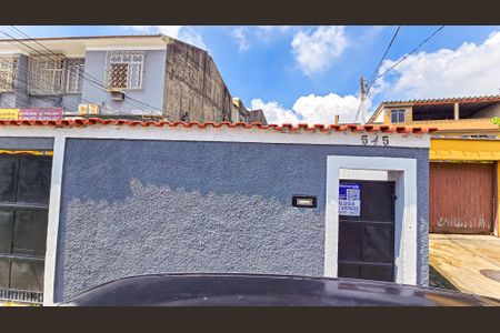 Casa à venda com 269m², 4 quartos e 6 vagasFachada casa com placa