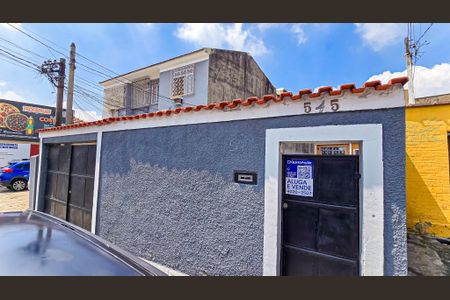 Casa à venda com 269m², 4 quartos e 6 vagasFachada casa com placa