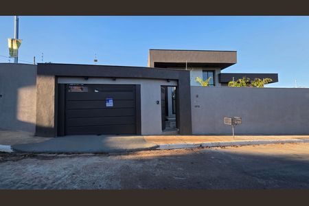 Casa à venda com 3 quartos, 180m² em Várzea, Lagoa Santa