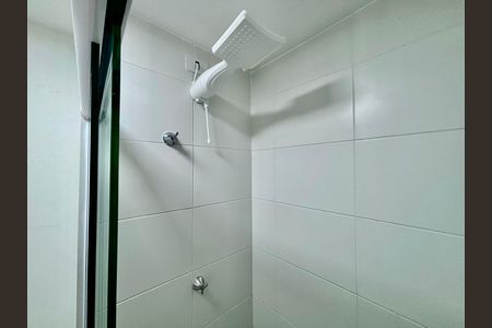 Banheiro de kitnet/studio para alugar com 1 quarto, 24m² em Pinheiros, São Paulo
