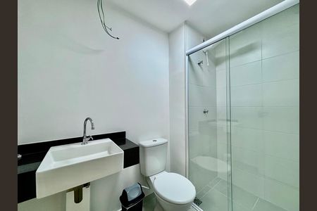 Banheiro de kitnet/studio para alugar com 1 quarto, 24m² em Pinheiros, São Paulo