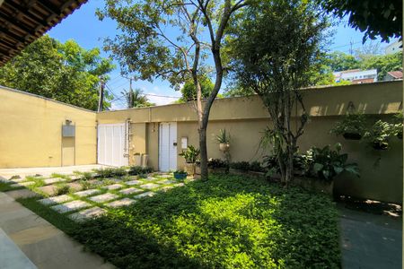 Casa de condomínio à venda com 319m², 4 quartos e 2 vagasQuintal