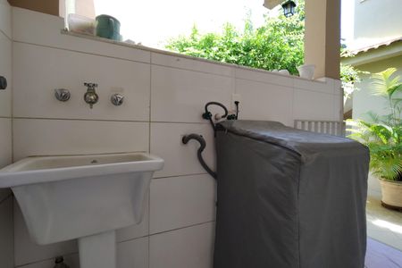 Casa de condomínio à venda com 319m², 4 quartos e 2 vagasÁrea de Serviço 2