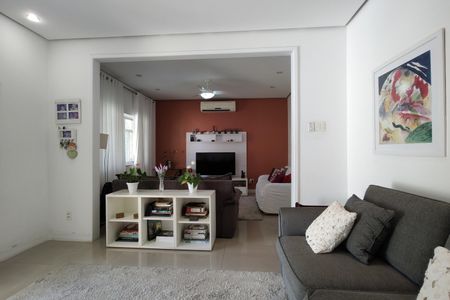 Casa de condomínio à venda com 319m², 4 quartos e 2 vagasSala