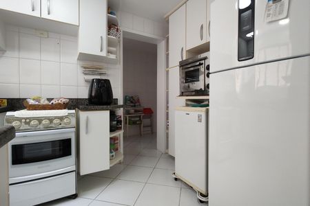 Casa de condomínio à venda com 319m², 4 quartos e 2 vagasCozinha