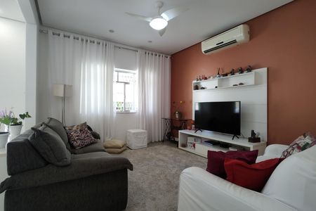 Casa de condomínio à venda com 319m², 4 quartos e 2 vagasSala