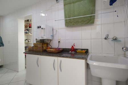 Casa de condomínio à venda com 319m², 4 quartos e 2 vagasÁrea de Serviço 1